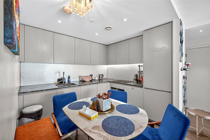 2 Bedroom Flat To Rent In Cutter Lane, London, SE10