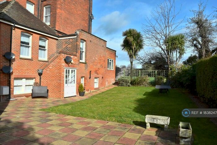 2 Bedroom Flat To Rent In St. Marys Court, Herne Bay, CT6