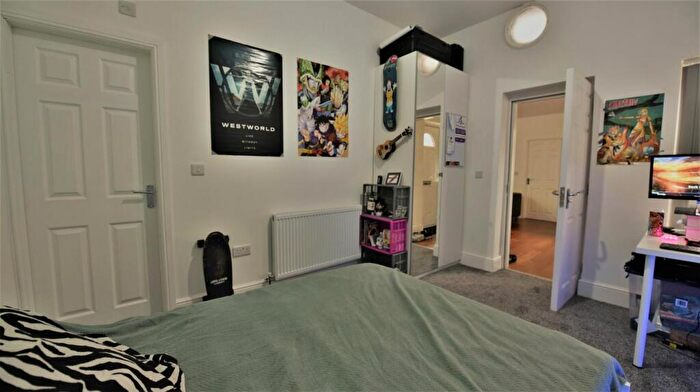 2 Bedroom Flat To Rent In A Kelso Street, LS2
