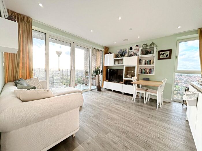 2 Bedroom Flat For Sale In Hawfinch House, Hendon Waterside, London, NW9