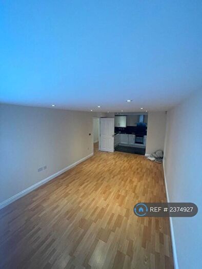 2 Bedroom Flat To Rent In Gateway Court, Sutton, SM1