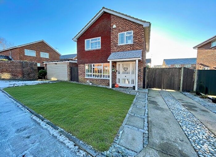 4 Bedroom Detached House For Sale In Old Bedford Road, Luton, LU2