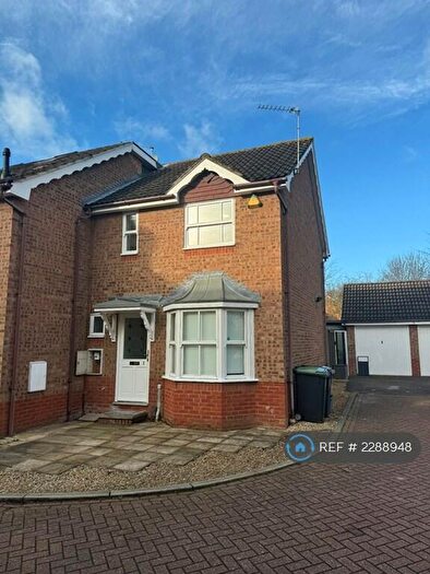 2 Bedroom End Of Terrace House To Rent In Howard Close, Loughton, IG10