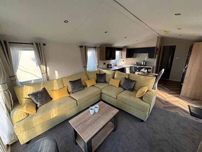 3 Bedroom Park Home For Sale In North Sea Lane, Cleethorpes, DN36