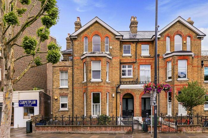 3 Bedroom Maisonette To Rent In Sheen Road, Richmond, TW9