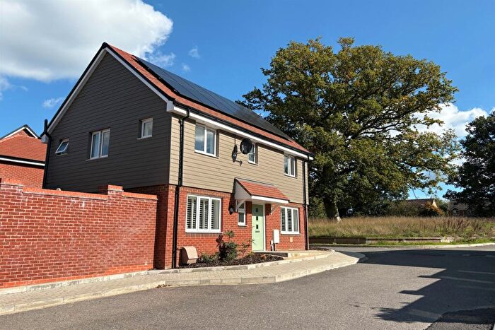 3 Bedroom Detached House For Sale In Verwood, BH31