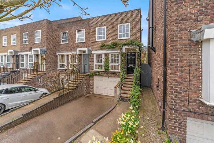 4 Bedroom End Terrace House For Sale In Shaftesbury Way, Twickenham, TW2
