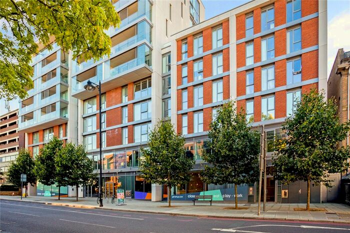 2 Bedroom Flat To Rent In Tileman House, Upper Richmond Road, London, SW15