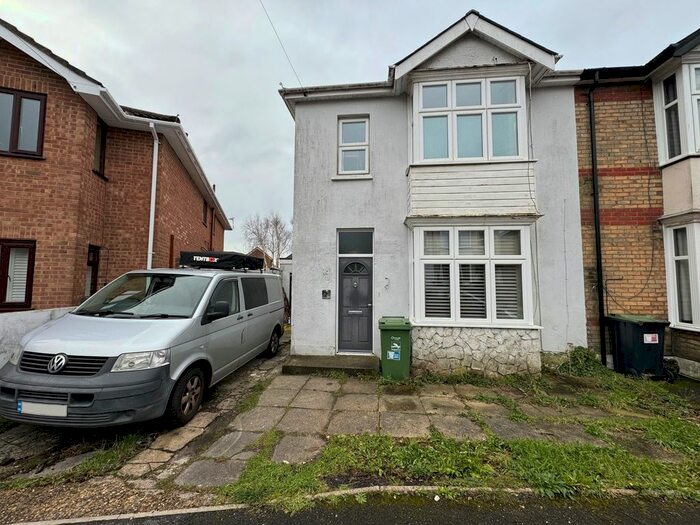 4 Bedroom Property To Rent In Hillman Road, Poole, Dorset, BH14