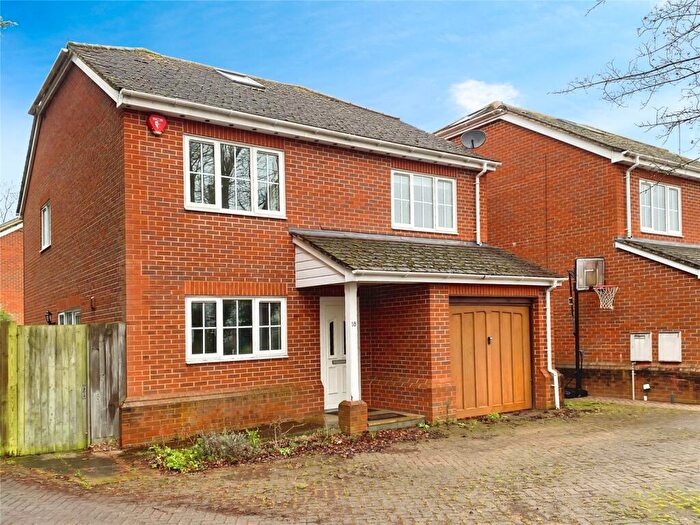 4 Bedroom Detached House For Sale In Grovelands Avenue, Winnersh, Wokingham, RG41