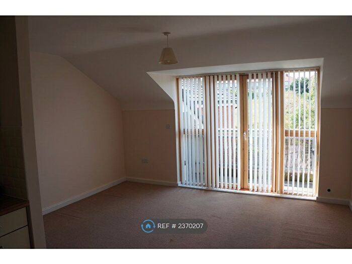 2 Bedroom Flat To Rent In Bentley Place, Wrexham, LL13