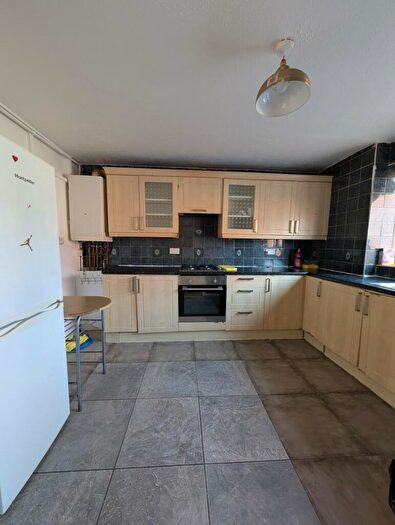 3 Bedroom Flat To Rent In Drew Road, Newham, E16