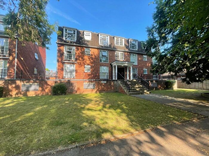 2 Bedroom Flat To Rent In Cannock Lodge, Bush Hill Park, EN1