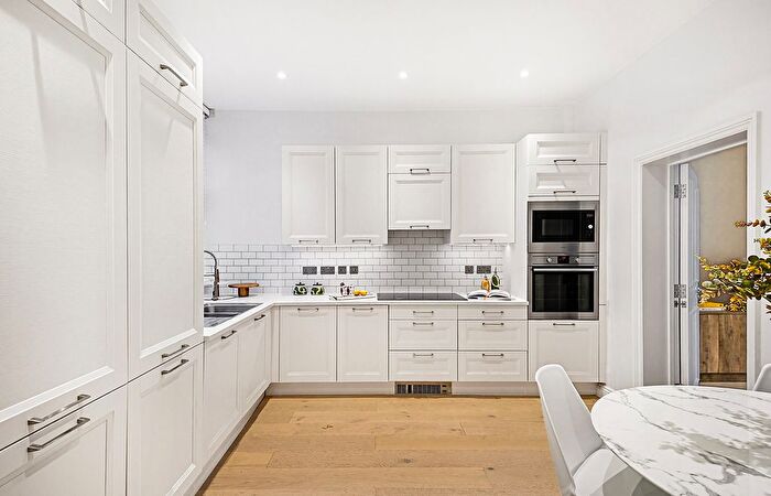 4 Bedroom Flat To Rent In Gloucester Road, London, SW7