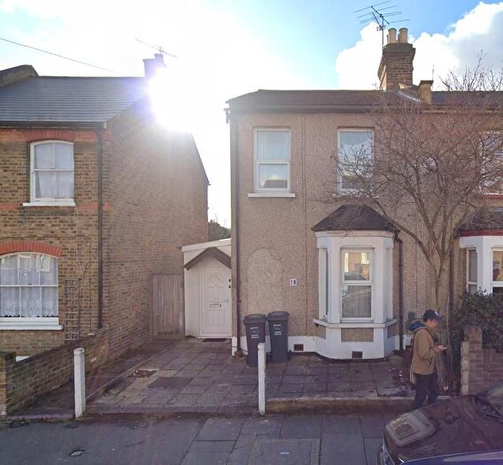 1 Bedroom Flat To Rent In Alexandra Road, Hounslow, TW3