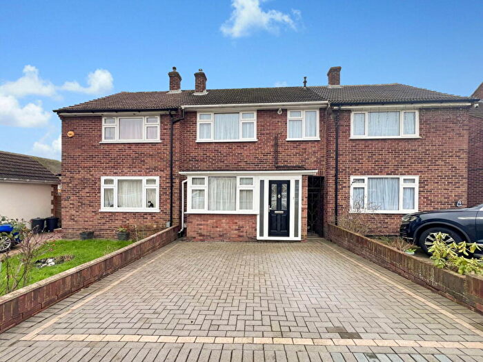 2 Bedroom Terraced House For Sale In Hale End, Romford, RM3