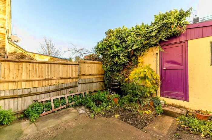 3 Bedroom Maisonette To Rent In Collingbourne Road, Shepherd's Bush, London, W12