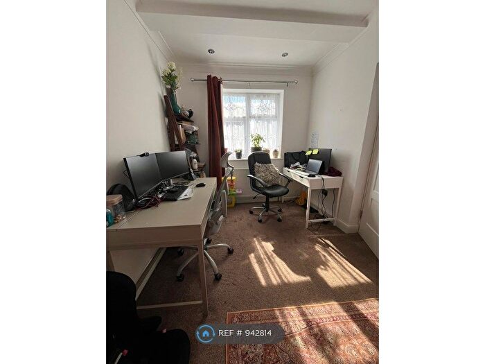 5 Bedroom Semi-Detached House To Rent In Yeading Avenue, Harrow, HA2