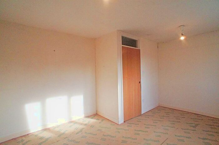 2 Bedroom House For Sale In Greenbank Close, North Chingford, E4