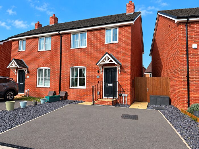 3 Bedroom Semi-Detached House For Sale In Lily Edge, Biggleswade, SG18