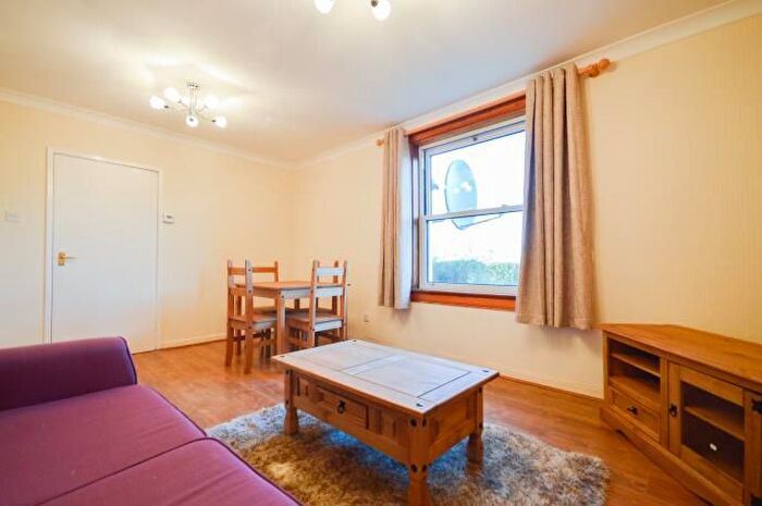 2 Bedroom Flat To Rent In Saughton Road, Edinburgh, EH11