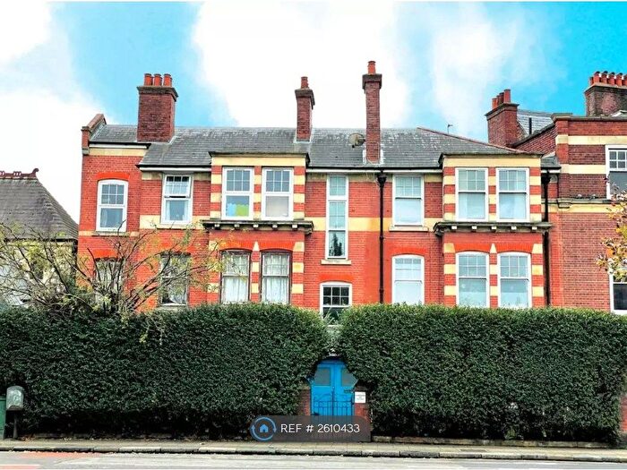 2 Bedroom Flat To Rent In Raie Maisonettes, London, SE22