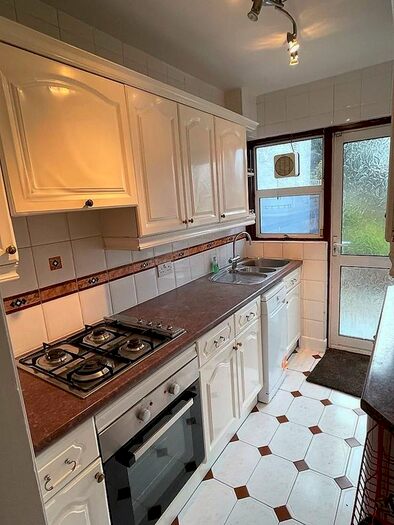 3 Bedroom End Of Terrace House To Rent In Gidd Hill, Coulsdon CR5