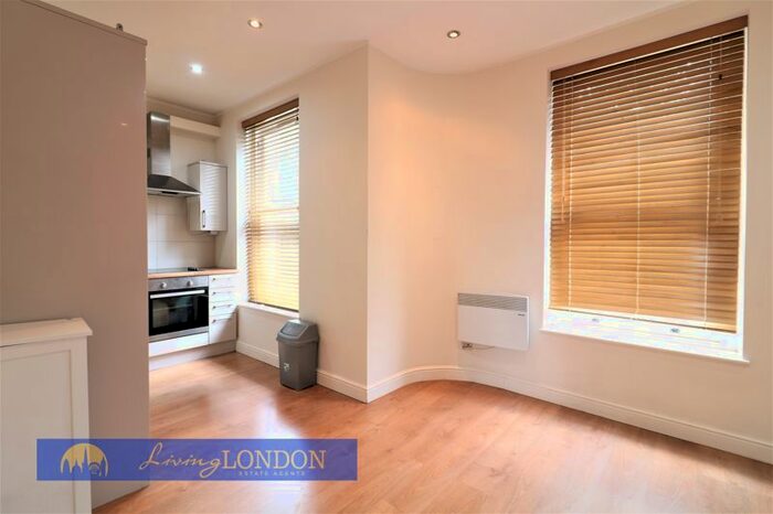 2 Bedroom Flat To Rent In Hornsey Road, London, N19