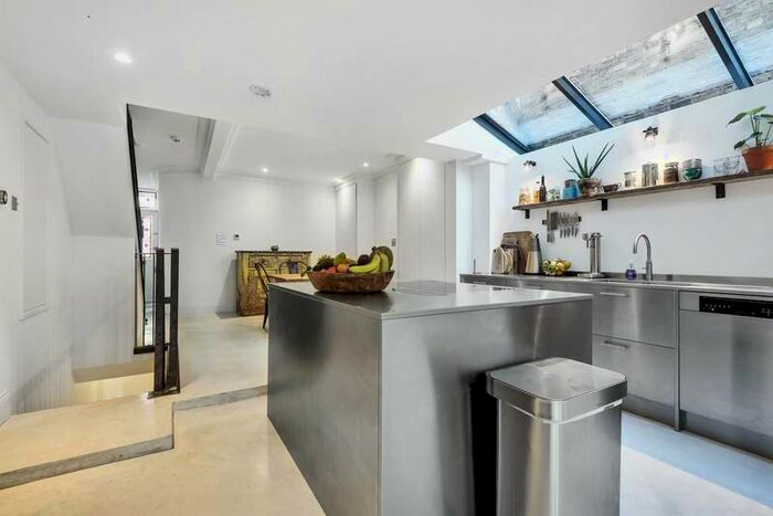 5 Bedroom Semi-Detached House To Rent In Gibbon Road, Kingston Upon Thames, KT2