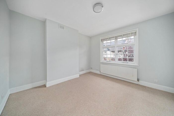 1 Bedroom Flat To Rent In Saltwood Grove, Walworth Village, London, SE17