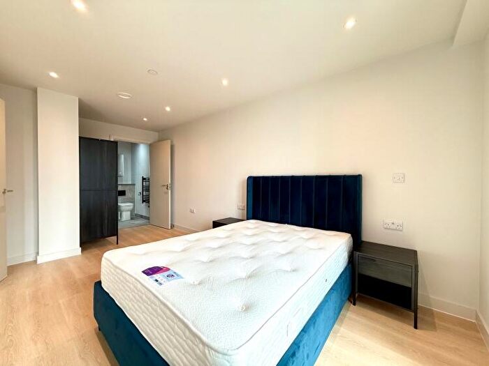 2 Bedroom Apartment To Rent In Waterhouse Gardens Dutton Street, M3