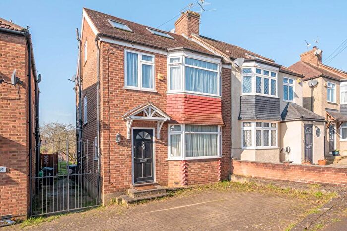 4 Bedroom House To Rent In Sherrards Way, Barnet, EN5