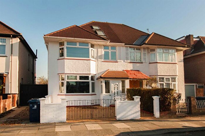 4 Bedroom Semi-Detached House To Rent In Balfour Road, Acton, W3