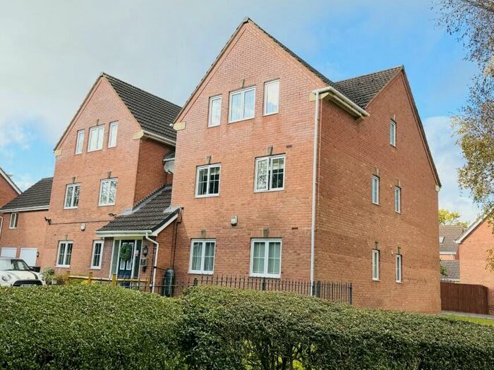 2 Bedroom Flat To Rent In Innisfree Close, Wythall, Birmingham, B47