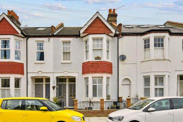 2 Bedroom Flat To Rent In Waldron Road, London, SW18