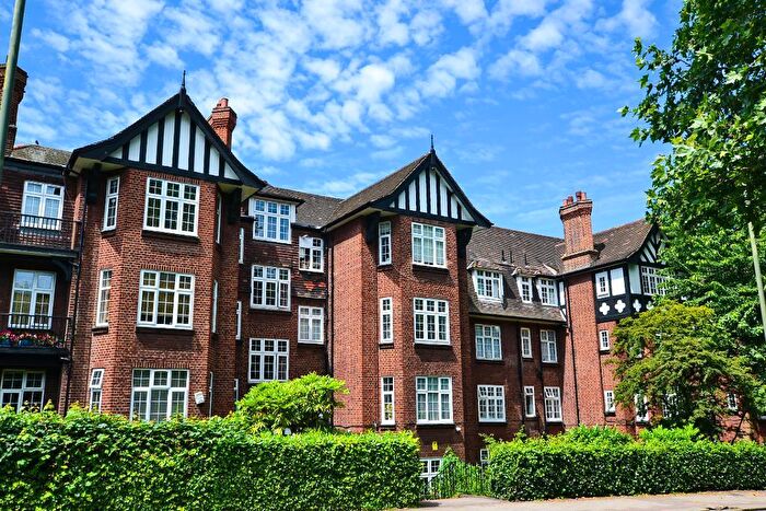 2 Bedroom Flat For Sale In Moreland Court, Finchley Road, Childs Hill, London, NW2