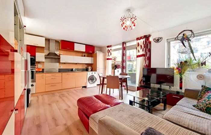 2 Bedroom Flat To Rent In Holly Court, John Harrison Way, Greenwich, , Greenwich Village, London, SE10