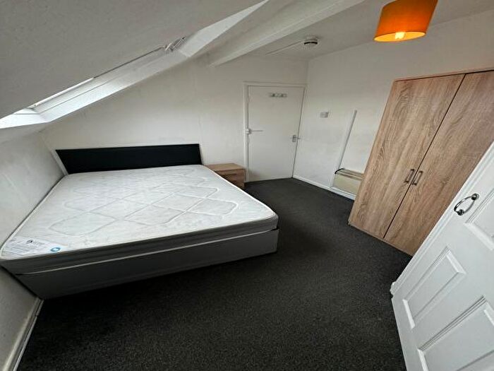 1 Bedroom Apartment To Rent In Mitford Place, Armley, Leeds, LS12