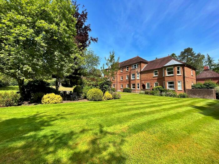 2 Bedroom Flat To Rent In St Cross, SO23