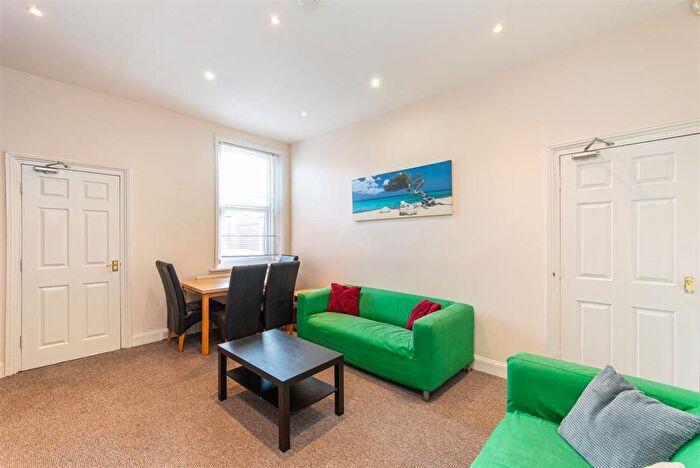 5 Bedroom Maisonette For Sale In Ashleigh Grove, West Jesmond, Newcastle Upon Tyne, NE2