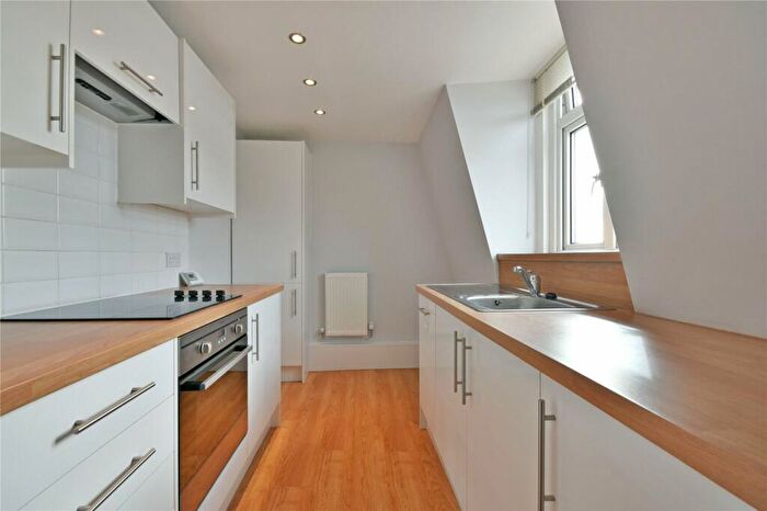 2 Bedroom Flat To Rent In Sarre Road, Cricklewood, NW2