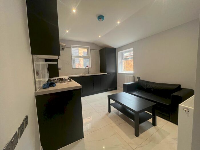 3 Bedroom Flat To Rent In Katherine Road, London, E6