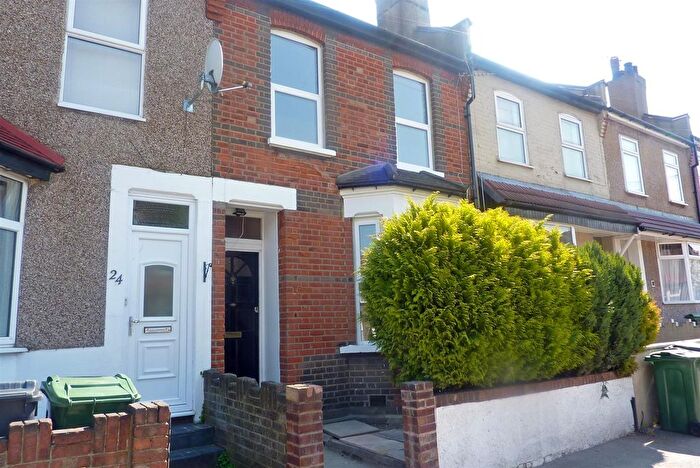 3 Bedroom Terraced House To Rent In Luton Road, London, E17
