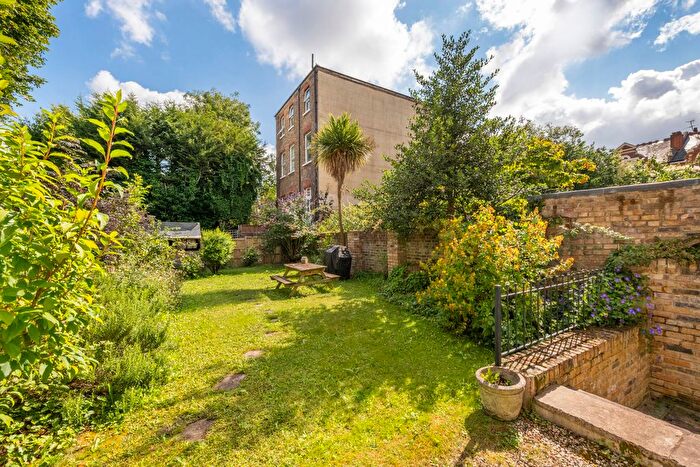 2 Bedroom Flat To Rent In Cardigan Road, Richmond, TW10