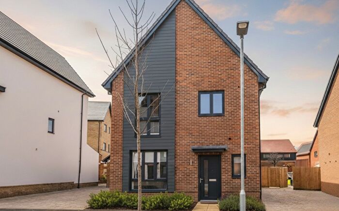 3 Bedroom Detached House For Sale In Dunlop Row, Crowthorne, Berkshire, RG45