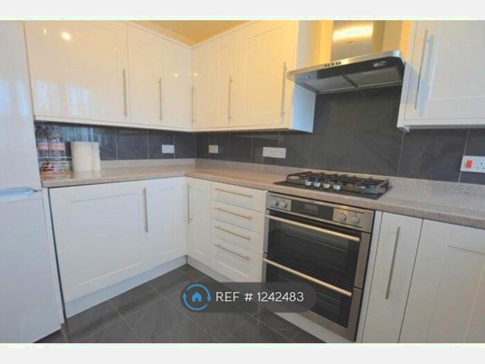 3 Bedroom Maisonette To Rent In Shoelands Court, London, NW9
