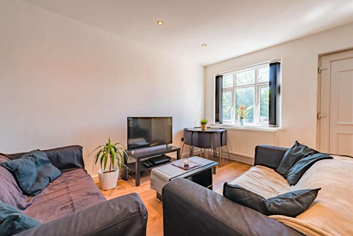 4 Bedroom House To Rent In Victoria Road, Leeds, LS6