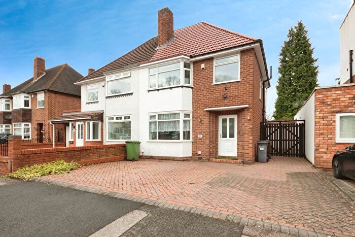 3 Bedroom Semi Detached House For Sale In Knightsbridge Road, Solihull, B92