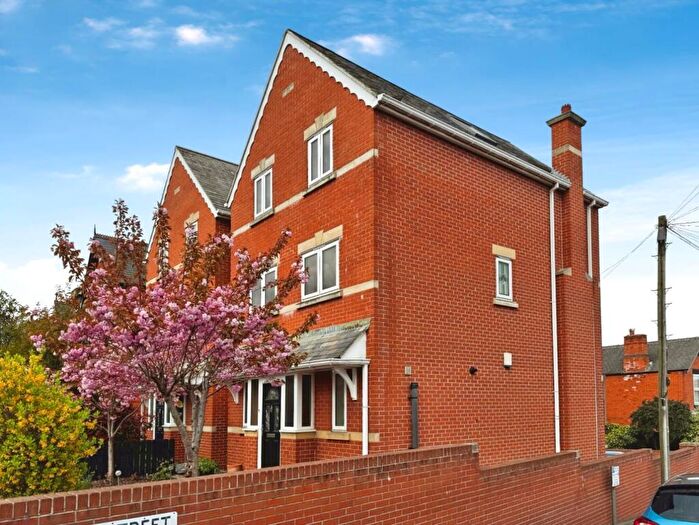 3 Bedroom Detached House For Sale In Newbold Road, Chesterfield, S41