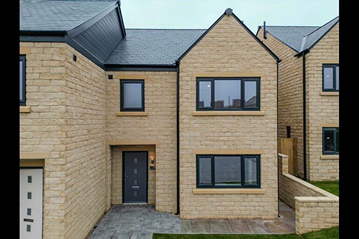 3 Bedroom Semi-Detached House To Rent In Henconner Court, Bramley, LS13